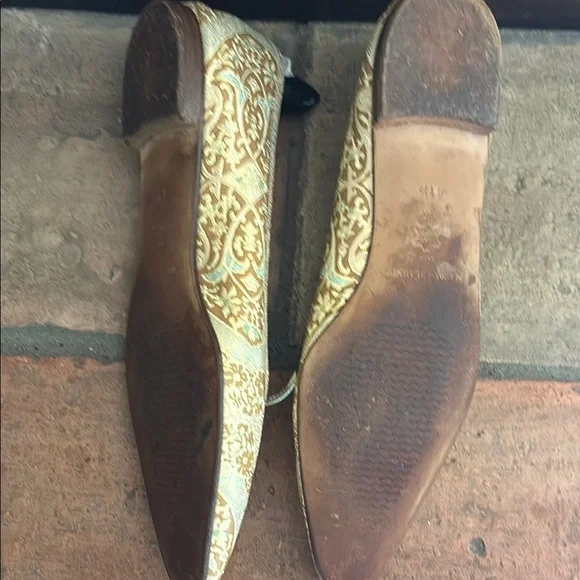 Manolo Blahnik Gold and Cream Flats with Bow Detail - Picture 5 of 6